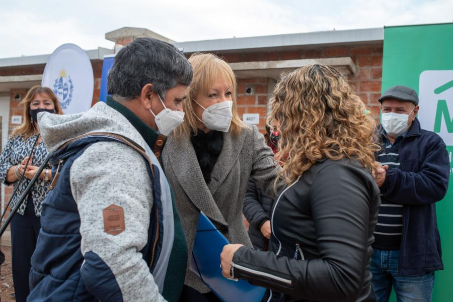Entrega de viviendas en el barrio Cauceglia