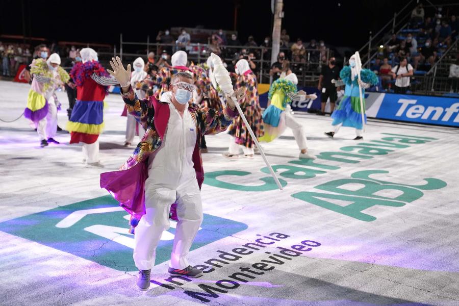 Desfile inaugural del Carnaval en las Canteras del Parque Rodó