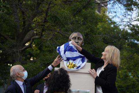 Inauguración de busto en plazoleta Anita Garibaldi